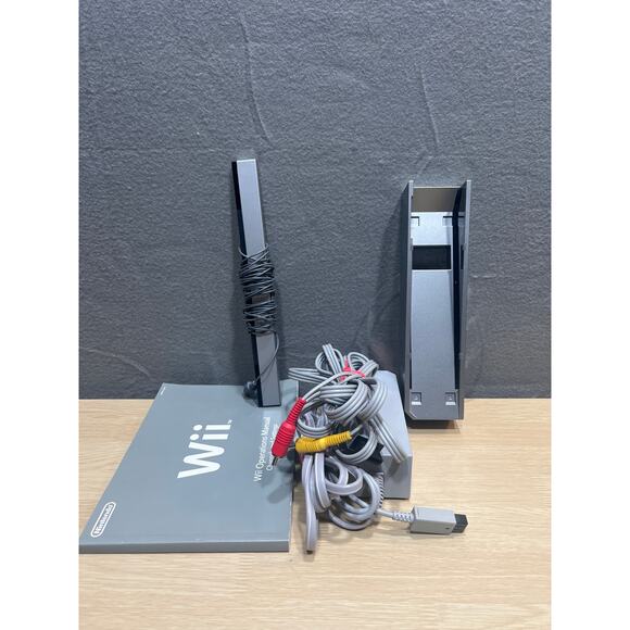 Nintendo Wii Black Console RVL-101 Bundle W/ 2 Games Controller, Sensor Cords - Picture 3 of 9